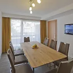 阿尔宾高级酒店 酒店 萨斯费