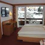 阿尔宾高级酒店 萨斯费