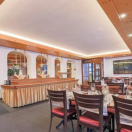 酒店 阿尔宾高级酒店 萨斯费